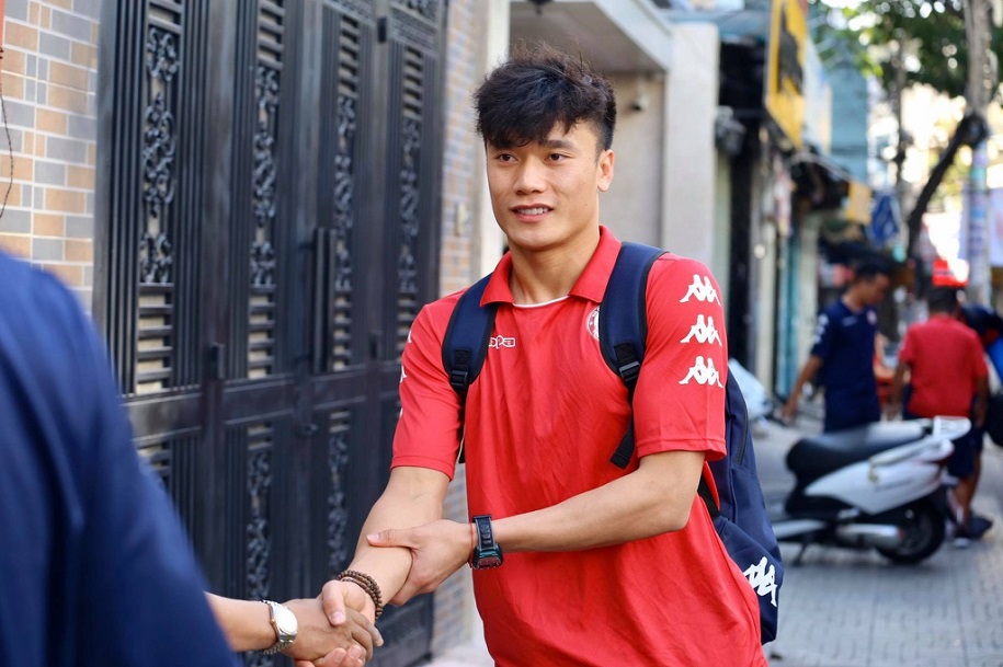 Cầu thủ CLB TP. HCM hội quân, nhận lì xì từ HLV Chung Hae Seong