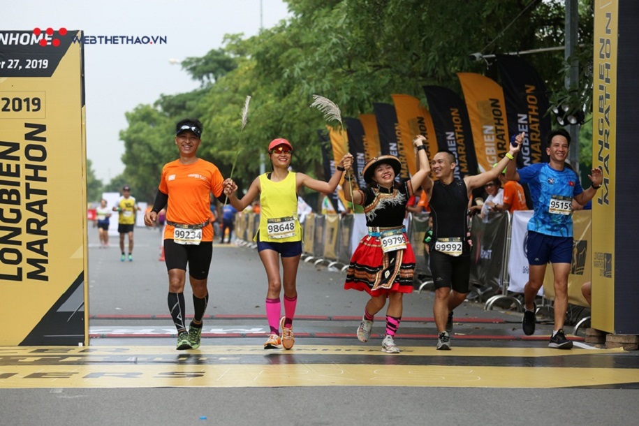 Đầu năm, runner đua nhau khoe số BIB đẹp Long Bien Marathon 2020