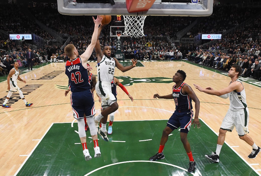 Không Giannis Antetokounmpo, Milwaukee Bucks vẫn ghi điểm số kỷ lục