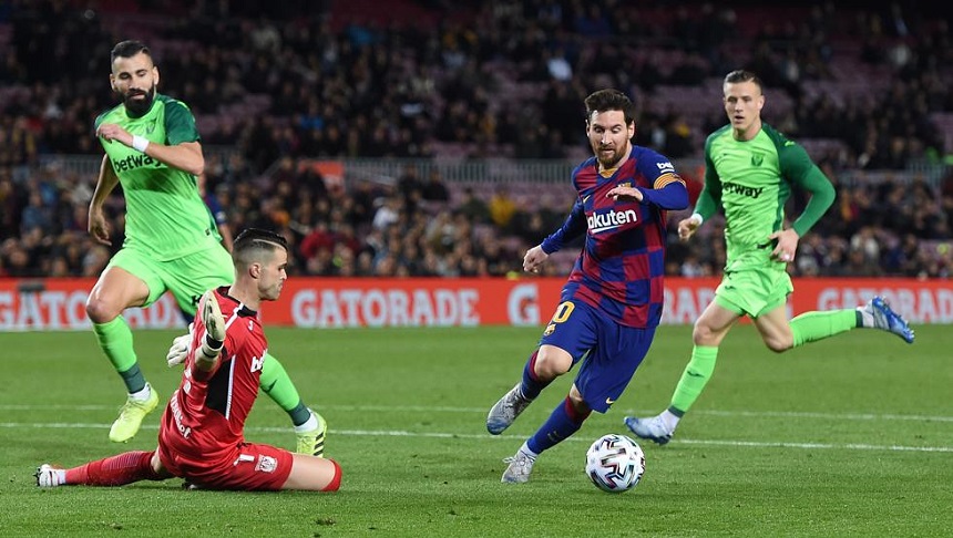 Messi ăn mừng cột mốc chiến thắng mới với Barca bằng cú đúp