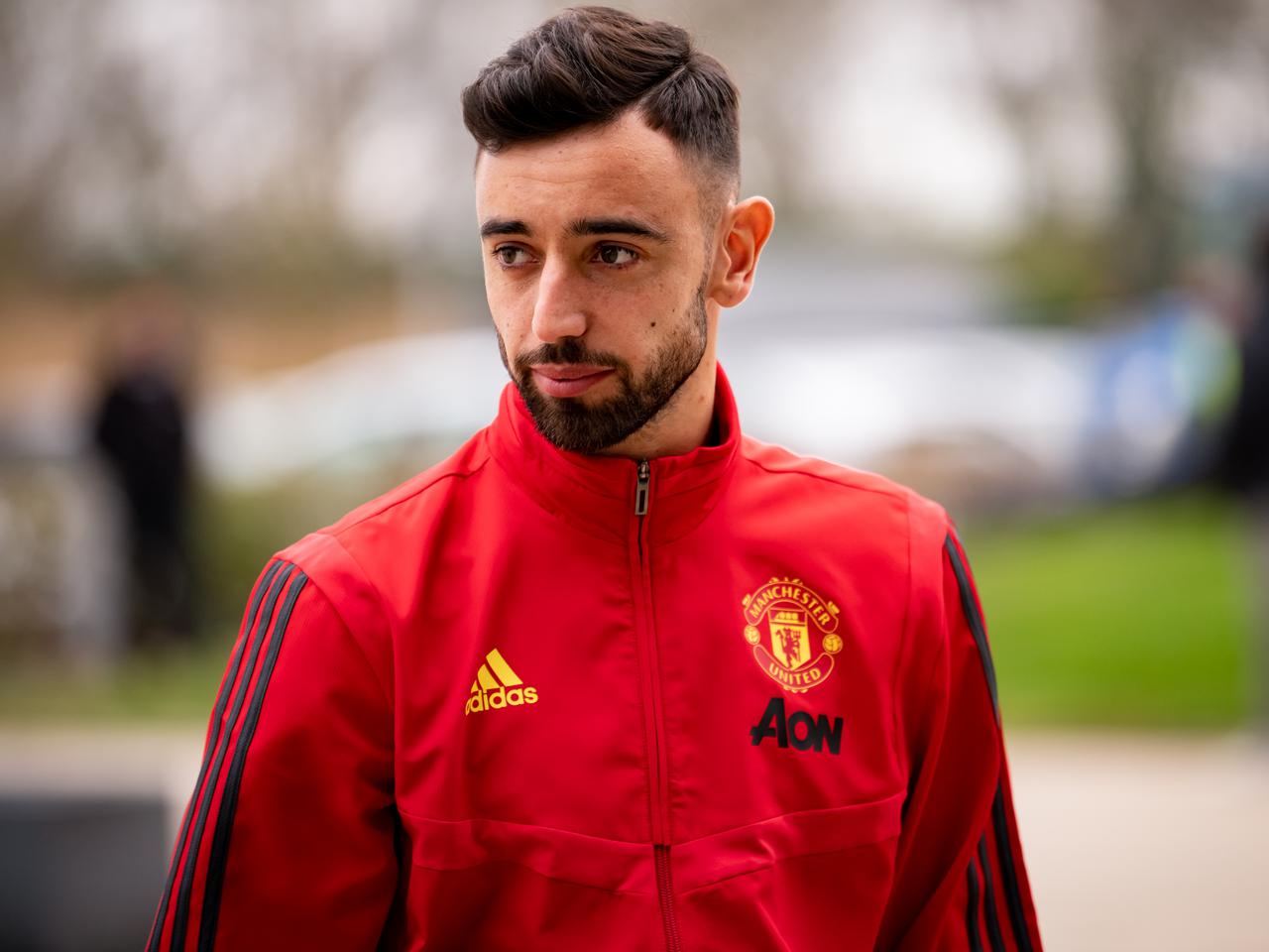 Bruno Fernandes chọn số áo của huyền thoại MU thay vì số 7 bị nguyền rủa