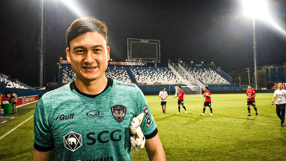 Cản phá penalty xuất sắc, Văn Lâm vẫn bị báo Thái chấm điểm thấp
