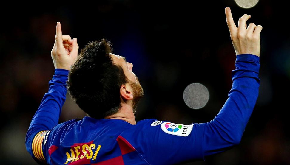 Messi ăn mừng cột mốc chiến thắng mới với Barca bằng cú đúp