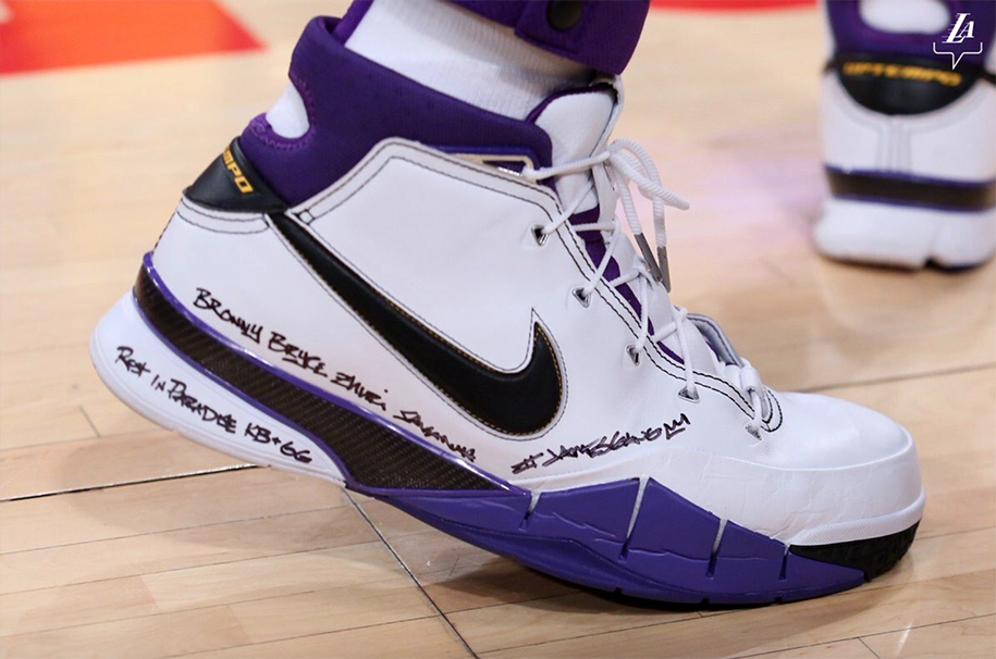 Los Angeles Lakers tưởng nhớ Kobe Bryant, LeBron James phát biểu đầy cảm xúc Los Angeles Lakers tưởng nhớ Kobe Bryant, LeBron James phát biểu đầy cảm xúc