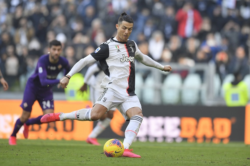 Ronaldo khiến ý đồ bắt penalty của thủ môn Fiorentina trở nên vô nghĩa Ronaldo khiến ý đồ bắt penalty của thủ môn Fiorentina trở nên vô nghĩa