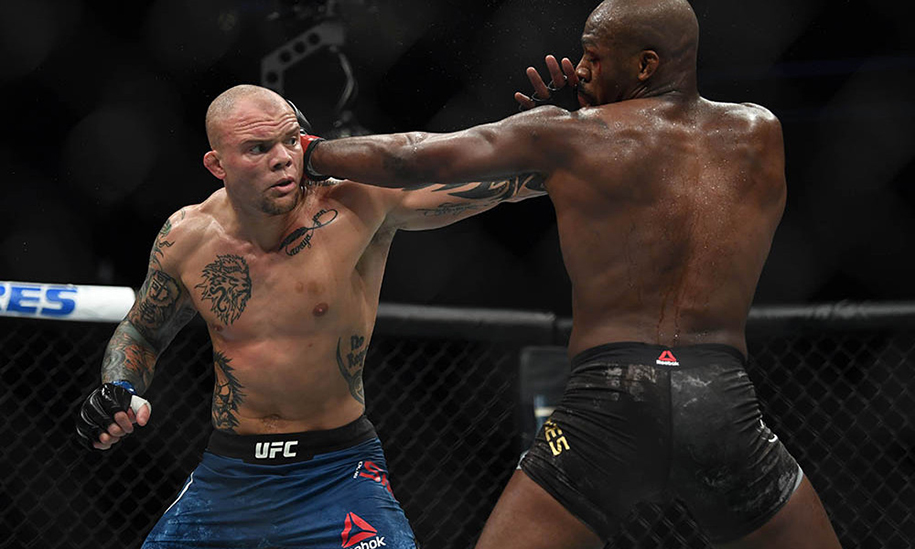 Anthony Smith không tin Jon Jones mãi bất bại ở Light Heavyweight