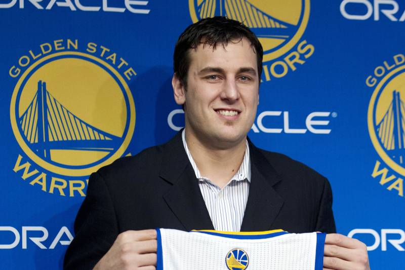 Những chữ ký phút chót thay đổi NBA