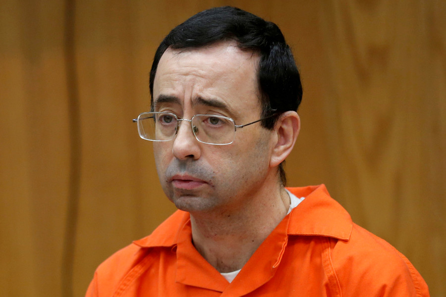 Bác sĩ "dê" Larry Nassar khiến Liên đoàn TDDC Mỹ phá sản cũng không yên!