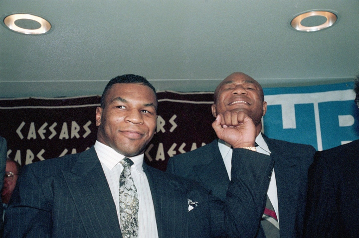 Huyền thoại nặng đòn bậc nhất lịch sử Boxing thừa nhận "sợ" Mike Tyson
