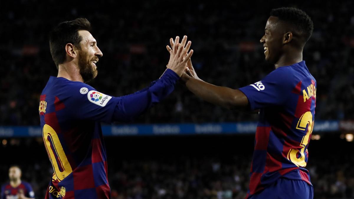 Messi gây kinh ngạc với đường kiến tạo giữa vòng vây 10 cầu thủ