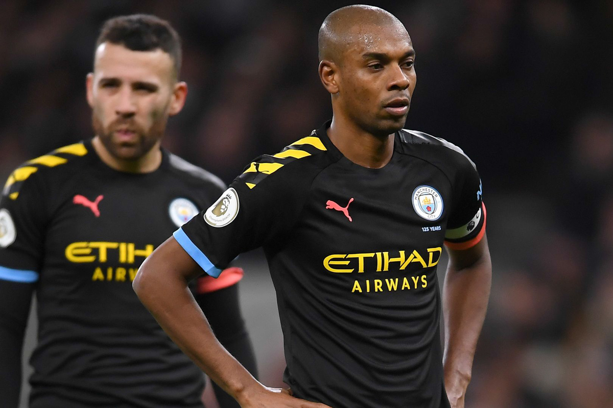 Man City đầu hàng Liverpool để trở thành nhà ĐKVĐ tệ bậc nhất lịch sử