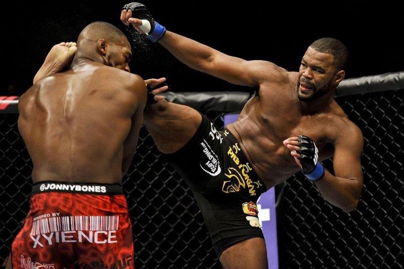 Cừu thù của Jon Jones bày mưu giúp Dominic Reyes chiến thắng tại UFC 247