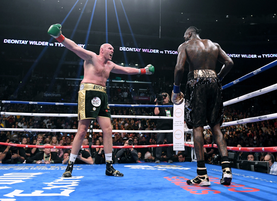 Nằm cáng trước Wilder chỉ là một chuyện "nhẹ tựa lông hồng" cho Tyson Fury