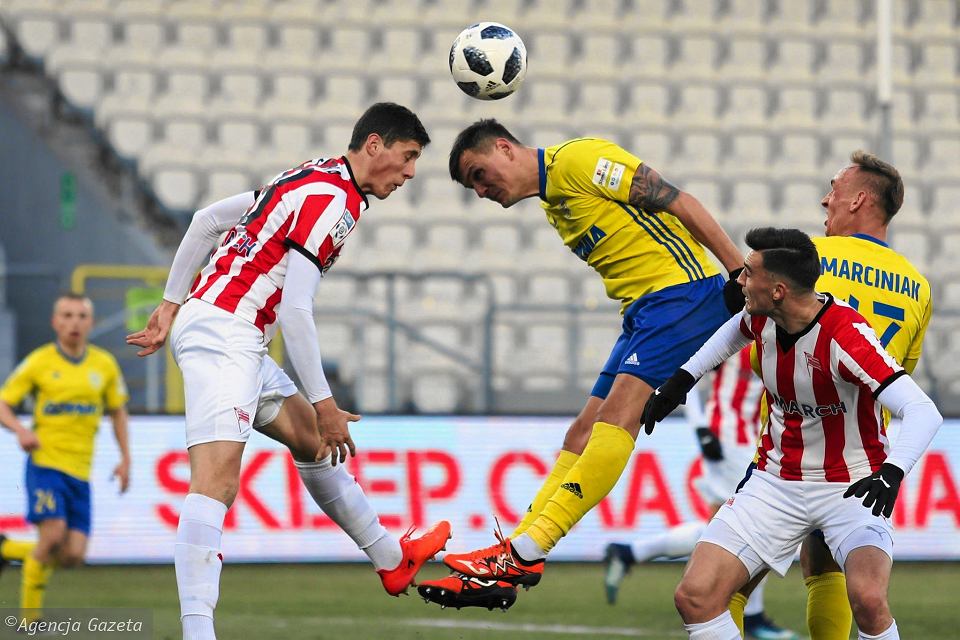 Soi kèo Arka Gdynia vs Cracovia Krakow 00h00, ngày 08/02 (VĐQG Ba Lan)