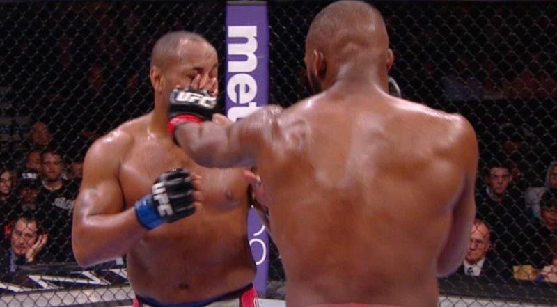 Jon Jones: “Chuyện tôi chọc mắt đối thủ chỉ là lỡ tay thôi”