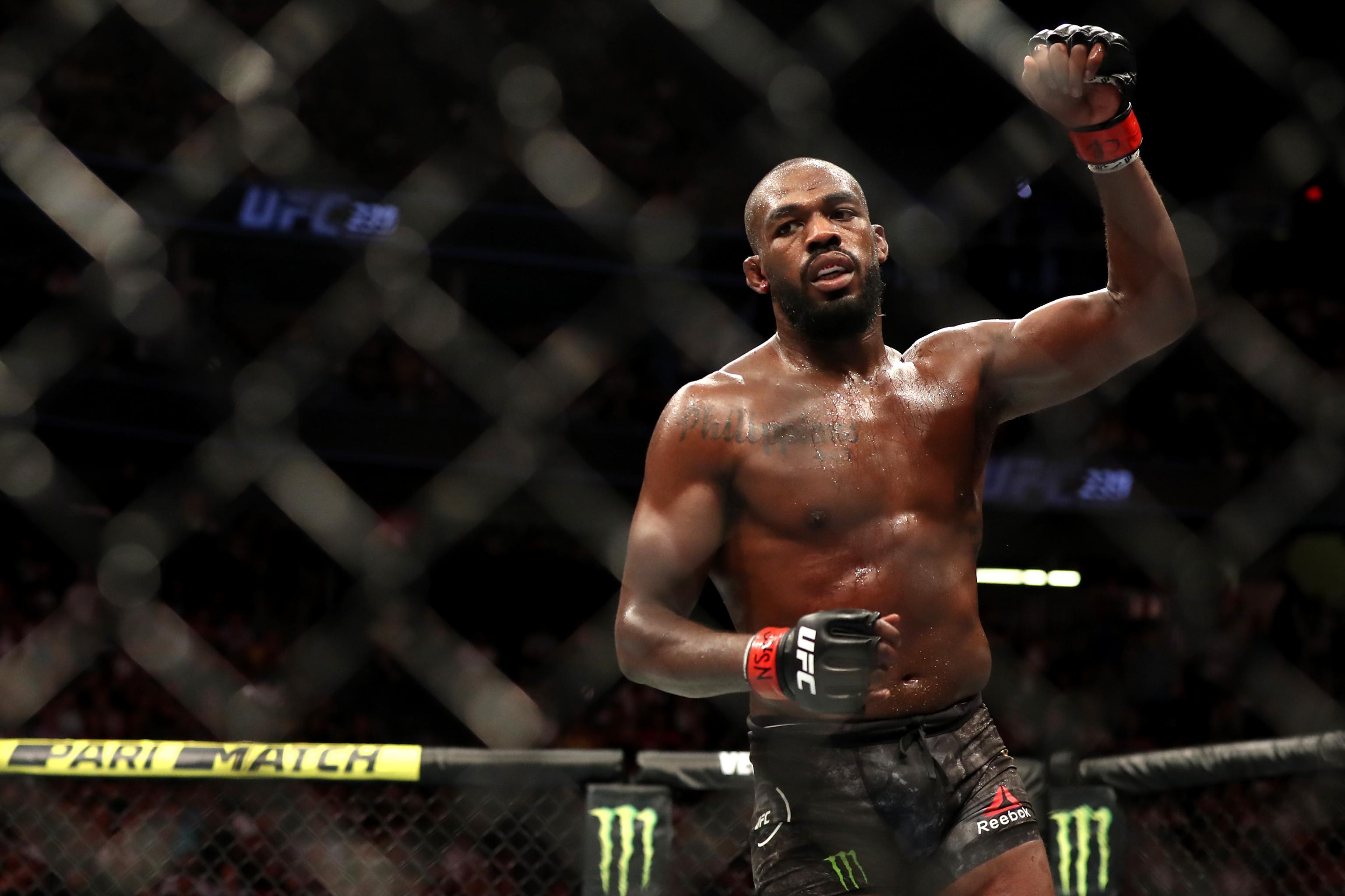 Jon Jones: "Thành tích của tôi trội hơn Khabib"