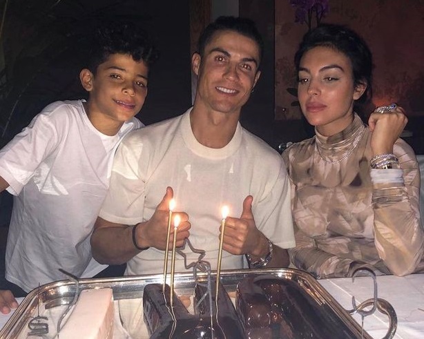 Tin bóng đá 6/2: Ronaldo nhận quà sinh nhật đầy bất ngờ