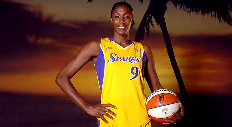 30 năm nhìn lại kỷ lục 101 điểm trong 16 phút của Lisa Leslie