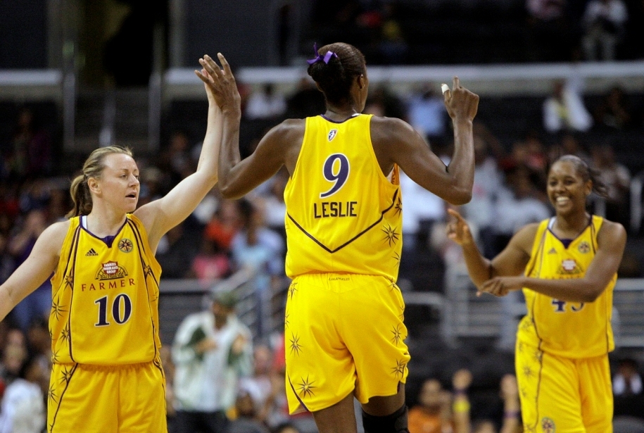 30 năm nhìn lại kỷ lục 101 điểm trong 16 phút của Lisa Leslie