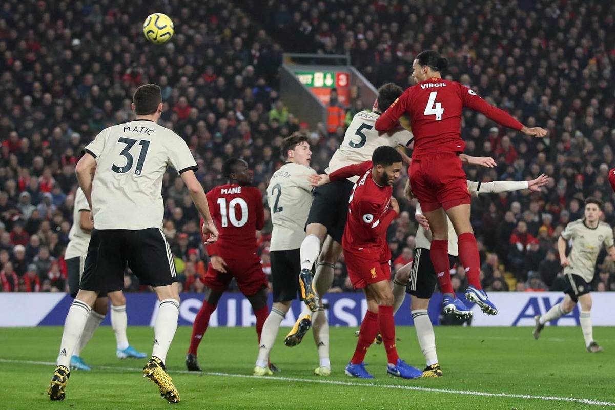 Các ngôi sao Liverpool và MU sợ quá tải khi Ngoại hạng Anh khai mạc sớm