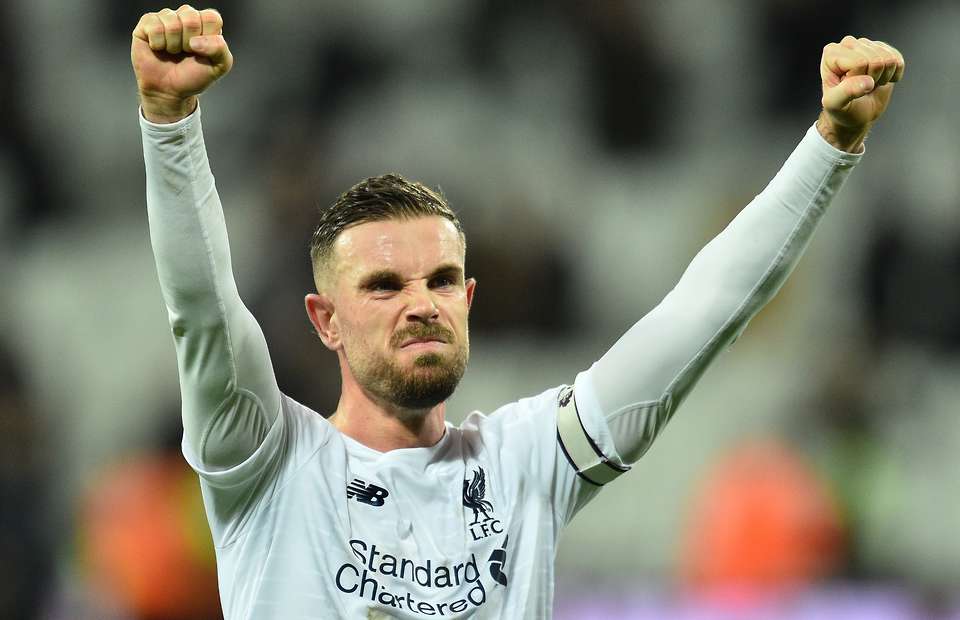 Đội trưởng Liverpool chuẩn bị vượt qua Scholes của MU về kiến tạo
