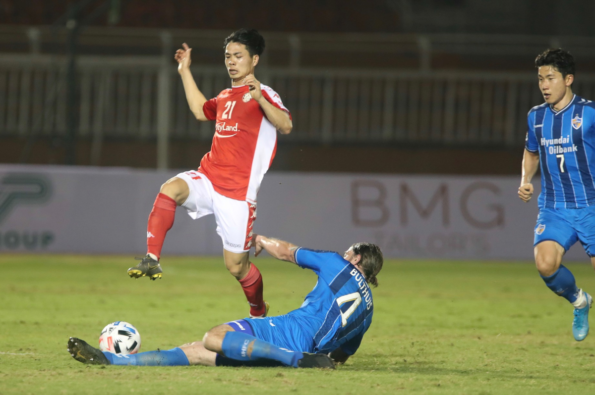 Công Phượng cùng TPHCM sẽ tiến xa hơn Hà Nội FC ở AFC Cup?