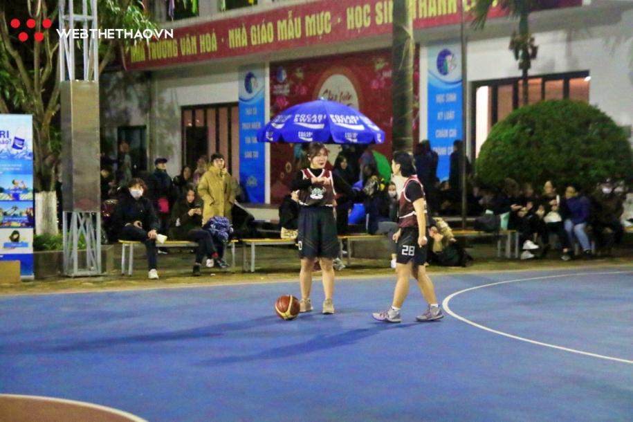 Hanoi Sisters Cup dừng bóng 8 và 24 giây tưởng niệm Kobe Bryant