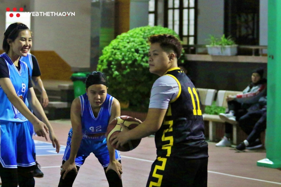 Hanoi Sisters Cup dừng bóng 8 và 24 giây tưởng niệm Kobe Bryant