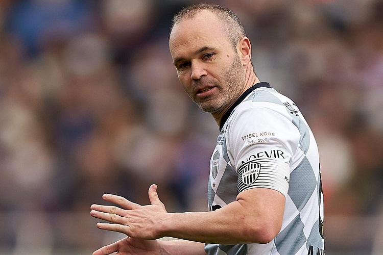 Barca thất bại trong việc đưa huyền thoại Iniesta trở lại