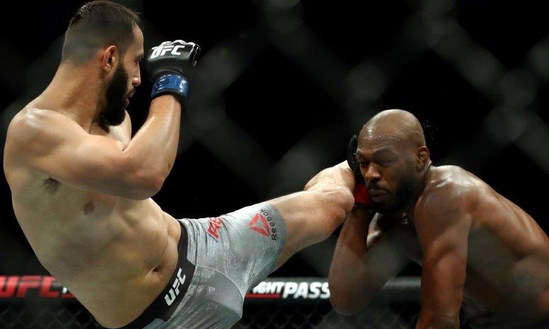 Giám khảo trận đấu Jon Jones vs Dominick Reyes bị fan cuồng đập phá xe