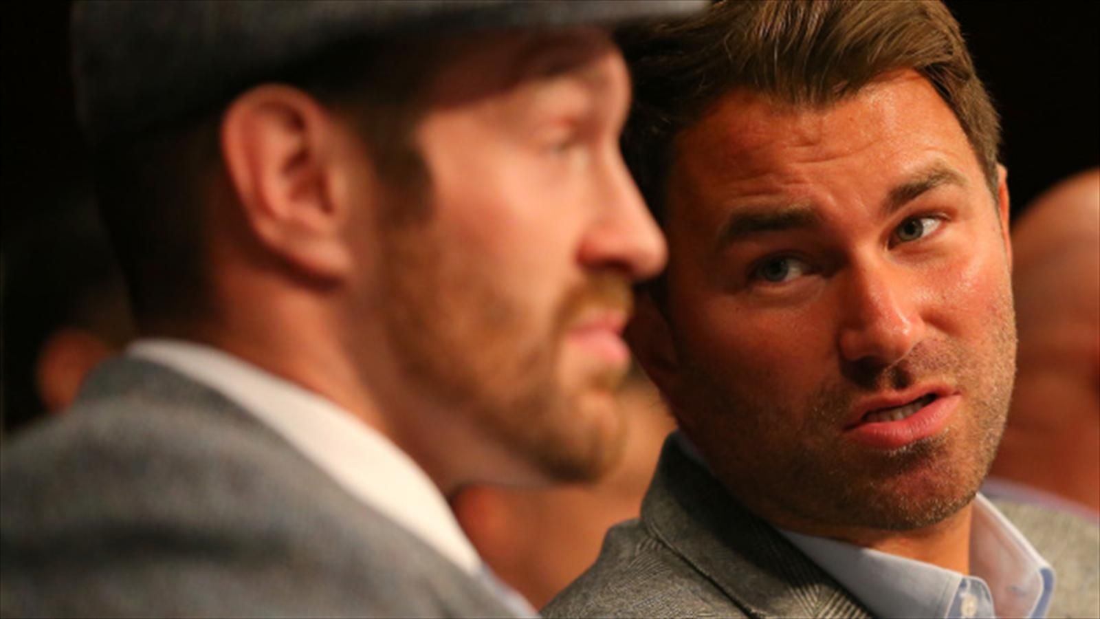 Bị Eddie Hearn chê yếu, Tyson Fury nóng mặt bóc phốt bầu cũ