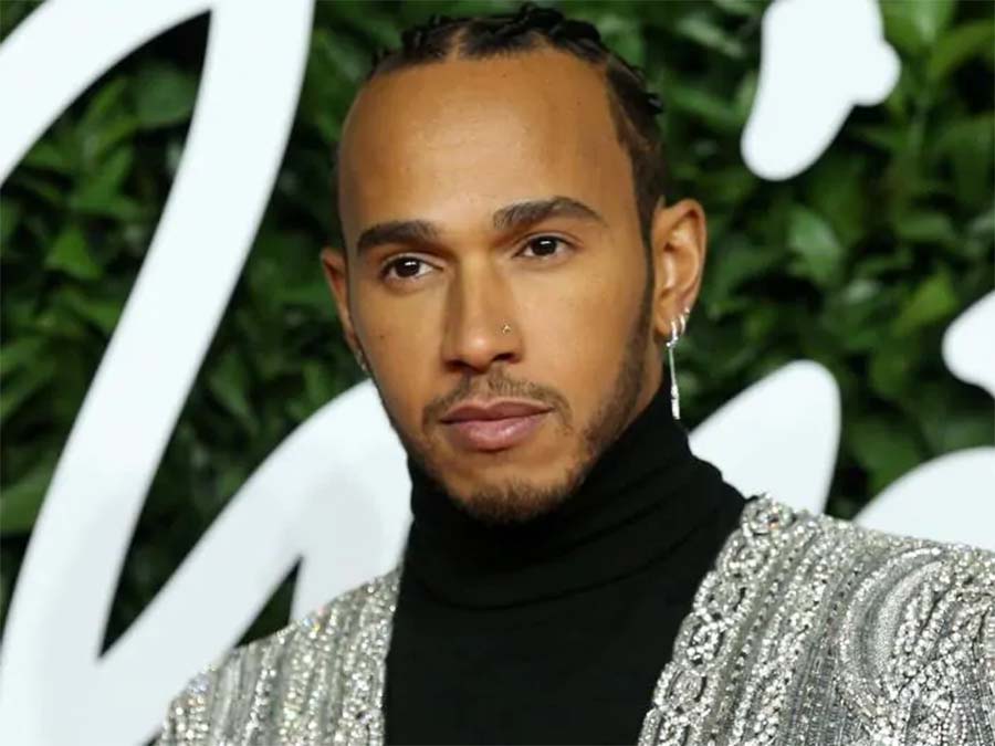 Lewis Hamilton khoe tóc mới để đón hợp đồng kỷ lục với Mercedes?