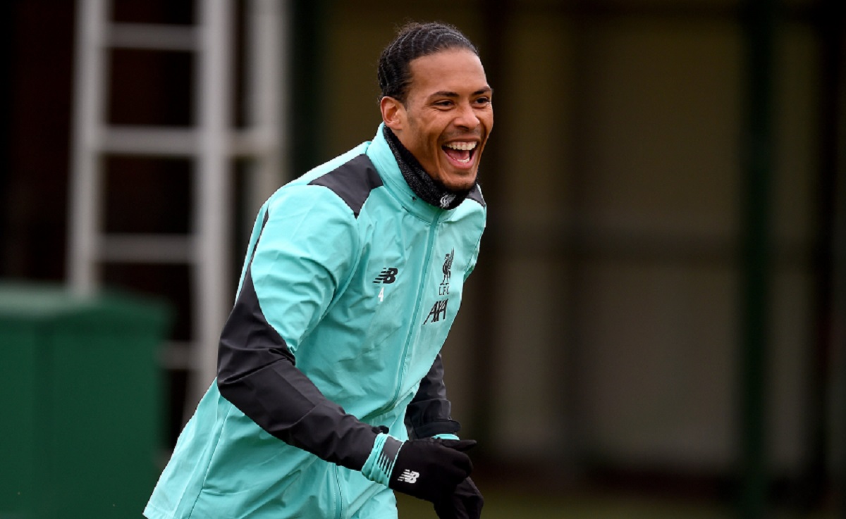 Liverpool xứng danh “vua bóng chết” khi 3 ngôi sao thi đá phạt