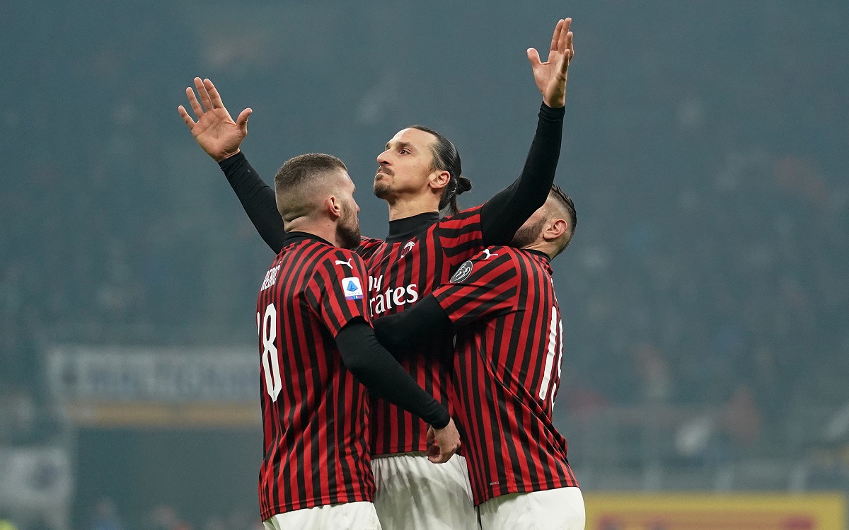 Ibrahimovic bật cao gần bằng Ronaldo trong trận Milan vs Inter