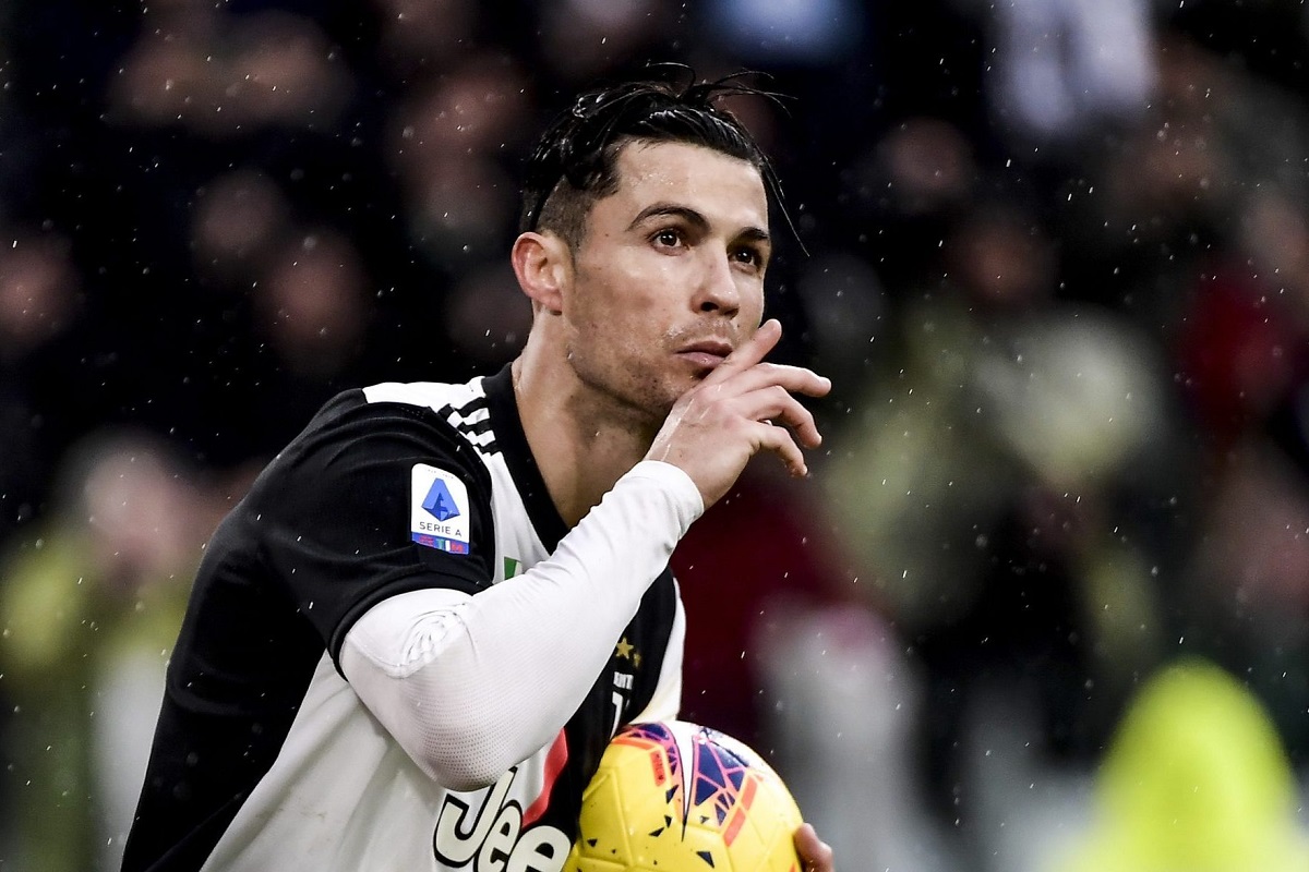 Ronaldo suýt chuyển đến Malaga với giá bèo trước khi tới MU