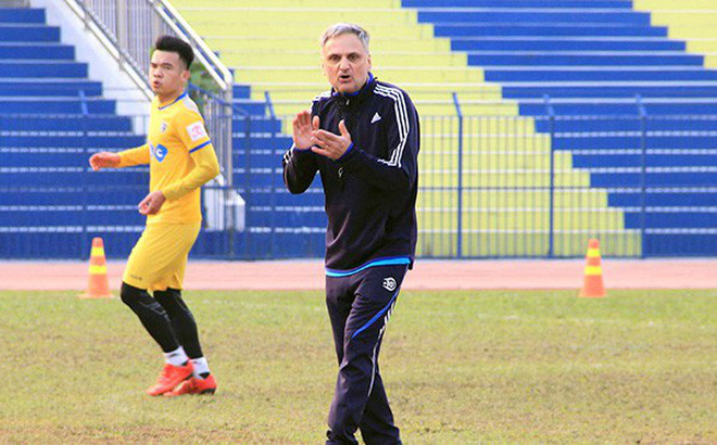 Những HLV ngoại chia tay “không kèn không trống” tại V.League