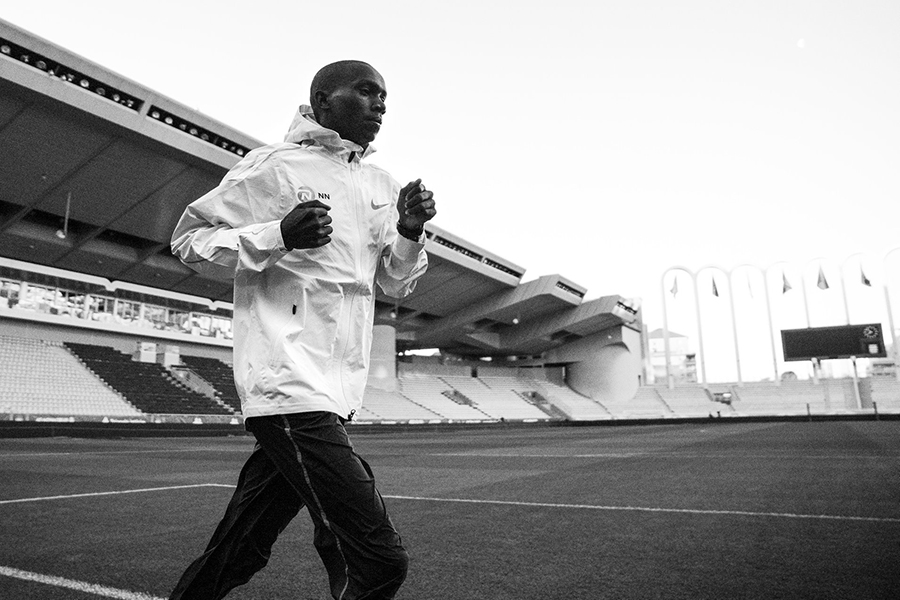 Đồng đội “Thần gió Kenya” Eliud Kipchoge phá sâu kỷ lục thế giới chạy 5km Đồng đội “Thần gió Kenya” Eliud Kipchoge phá sâu kỷ lục thế giới chạy 5km