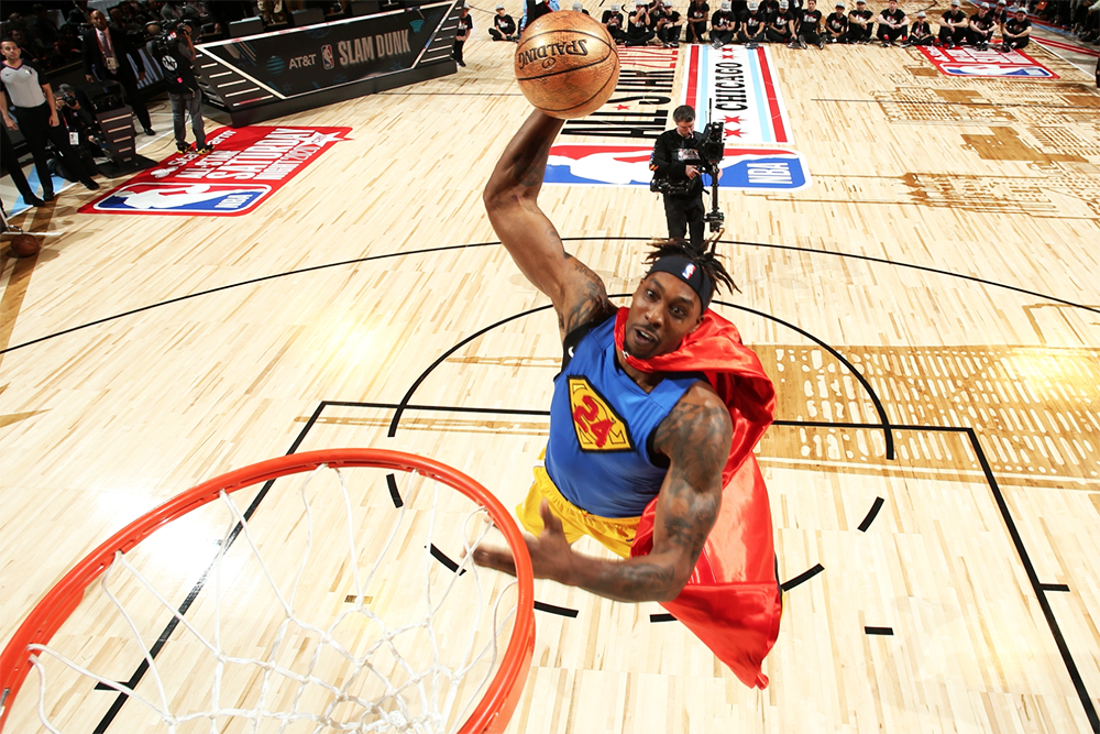 Được trả núi tiền để mang giày khác, nhưng Dwight Howard vẫn quyết tri ân Kobe Bryant
