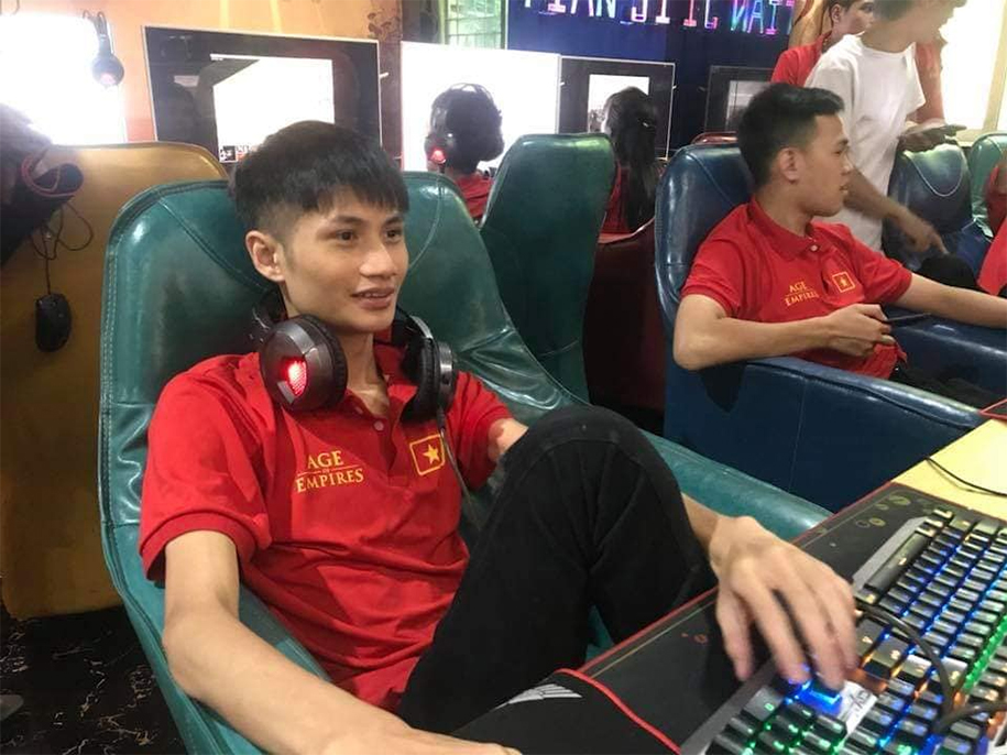 Hồng Anh bị khởi tố đánh bạc trong đường dây của Bầu Huấn
