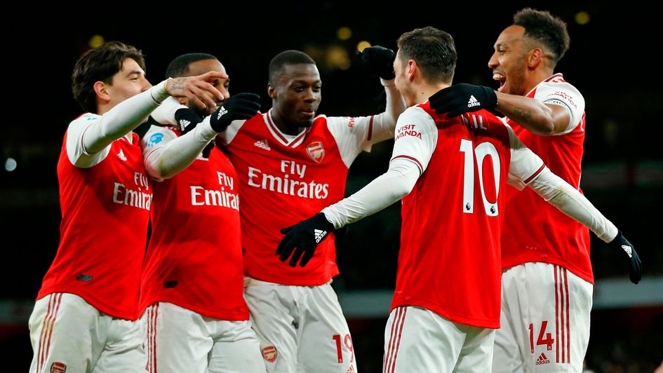 Arsenal khiến CĐV phát cuồng với kỷ lục chuyền bóng thành bàn
