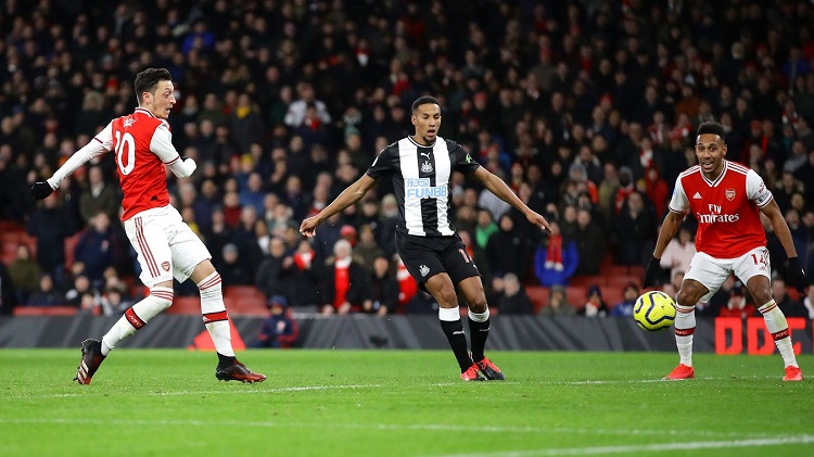Arsenal thắng Newcastle với siêu phẩm của Ozil sau màn phối hợp mãn nhãn