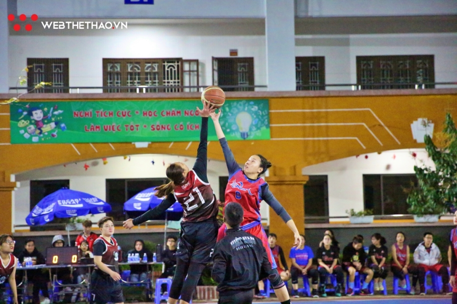Lê Vân và sự trở lại bất ngờ cùng Chicken Dunk tại Hanoi Sisters Cup