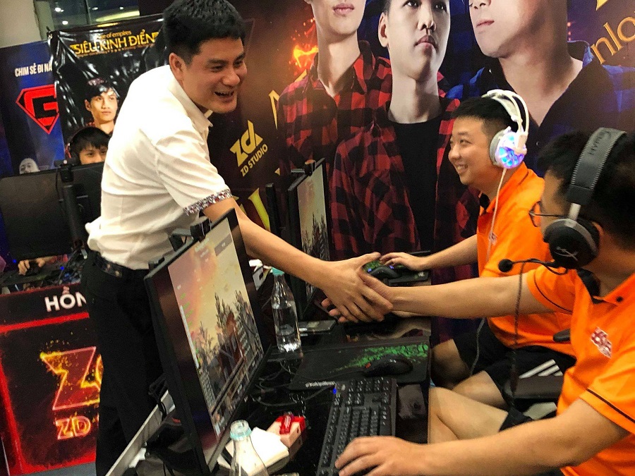 Mua nhà cho game thủ, bầu Huấn vung hàng chục tỷ vào AOE thế nào?
