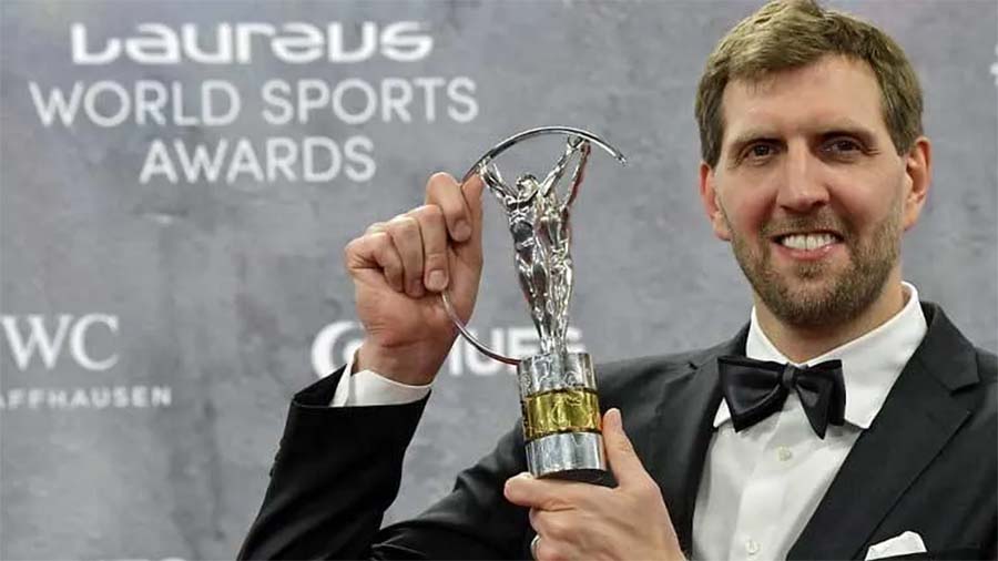 Lewis Hamilton cùng Messi chia giải Laureus - Oscar của thể thao thế giới