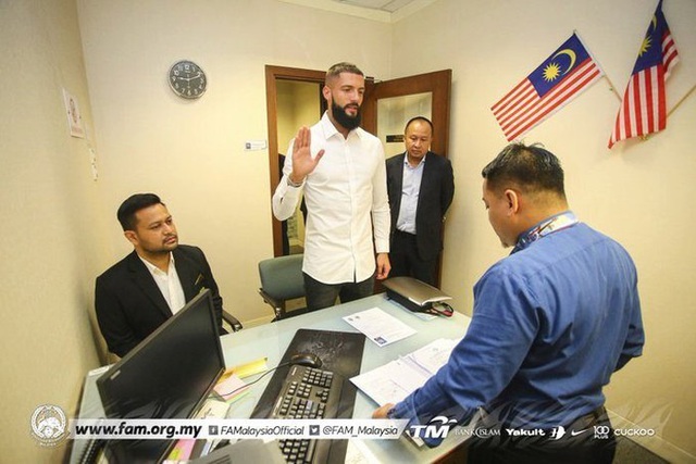 Trước trận gặp ĐT Việt Nam, HLV của Malaysia chưa an tâm về cầu thủ nhập tịch