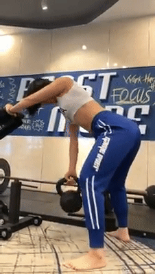 “Hot girl fitness” mê hàng hiệu chia sẻ bí quyết giảm cân giữ dáng thần tốc sau sinh “Hot girl fitness” mê hàng hiệu chia sẻ bí quyết giảm cân giữ dáng thần tốc sau sinh