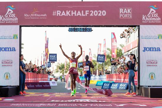 Cô gái Ethiopia đánh bại “Nữ hoàng marathon Kenya” để lập kỷ lục thế giới chạy 21km nữ Cô gái Ethiopia đánh bại “Nữ hoàng marathon Kenya” để lập kỷ lục thế giới chạy 21km nữ