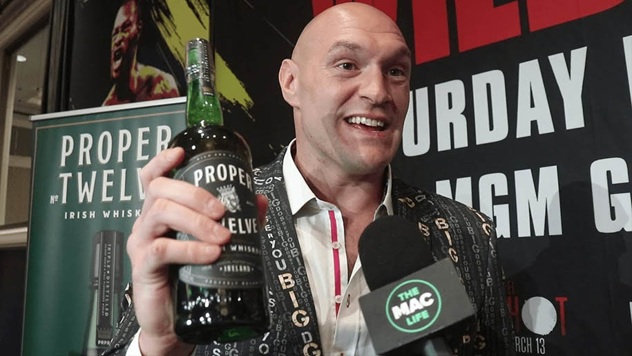 Conor McGregor tặng rượu Tyson Fury trước thềm đại chiến Deontay Wilder
