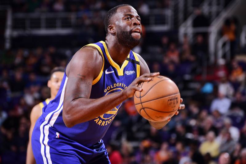 Stephen Curry mang tin vui nhưng Draymond Green mang tin buồn cho GSW