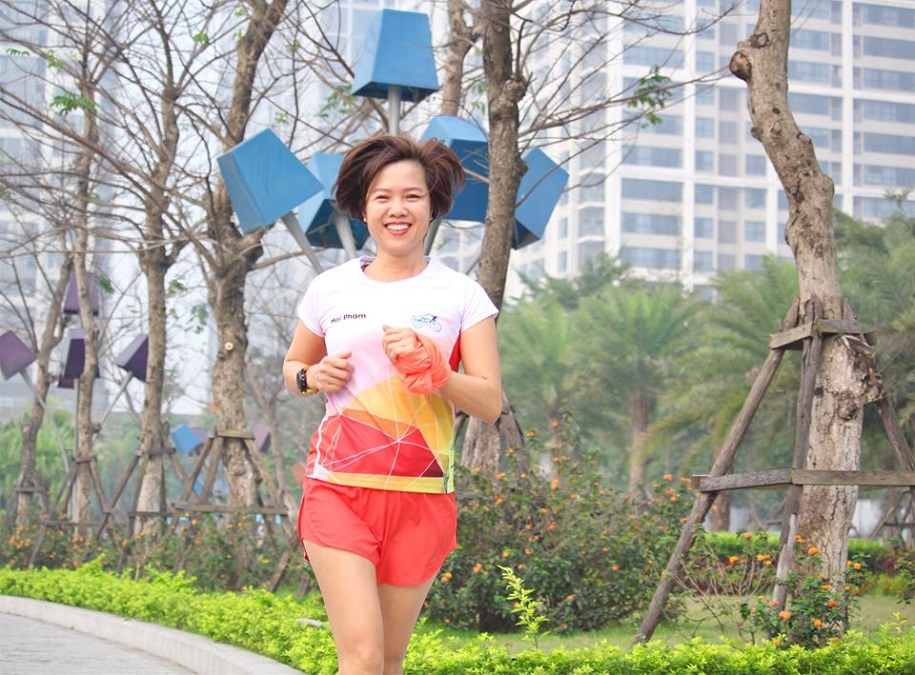 Cuối tuần, các nhóm đua nhau chạy dài giải tỏa cơn khát trong dịch cúm COVID-19